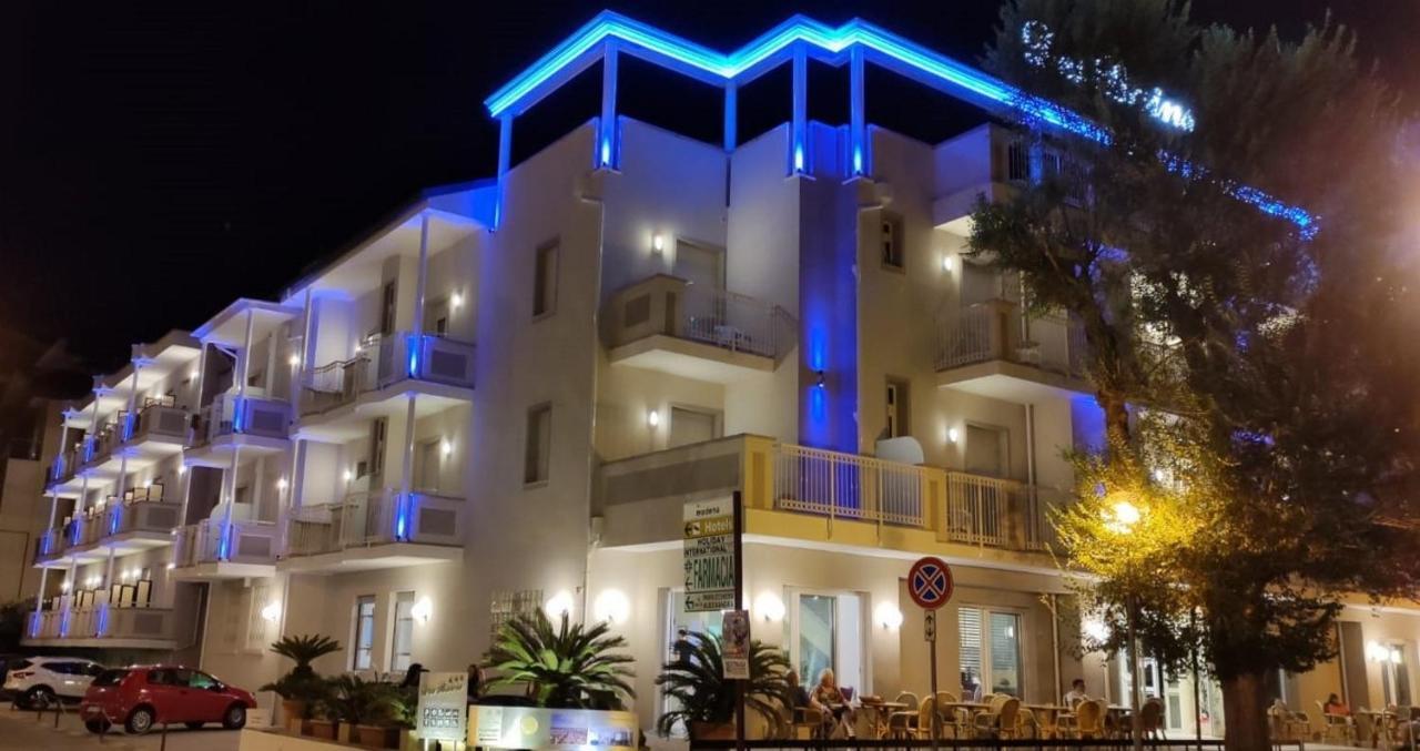 Hotel Des Bains Cattolica Bagian luar foto