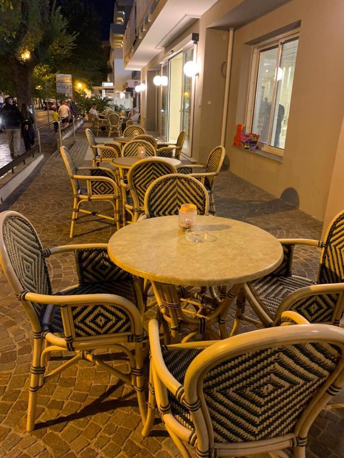 Hotel Des Bains Cattolica Bagian luar foto