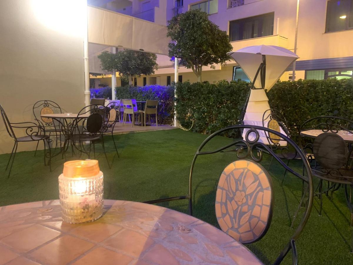 Hotel Des Bains Cattolica Bagian luar foto