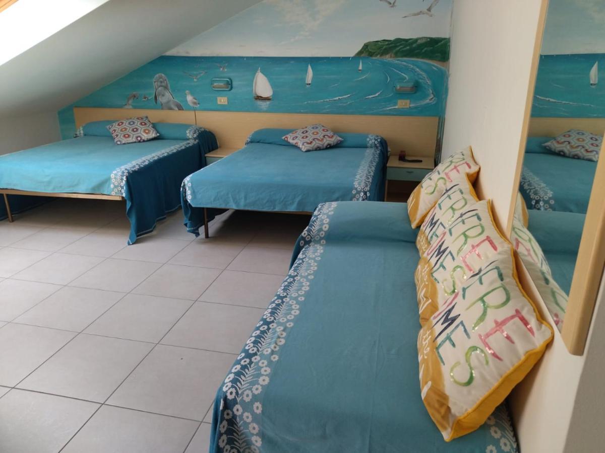 Hotel Des Bains Cattolica Bagian luar foto