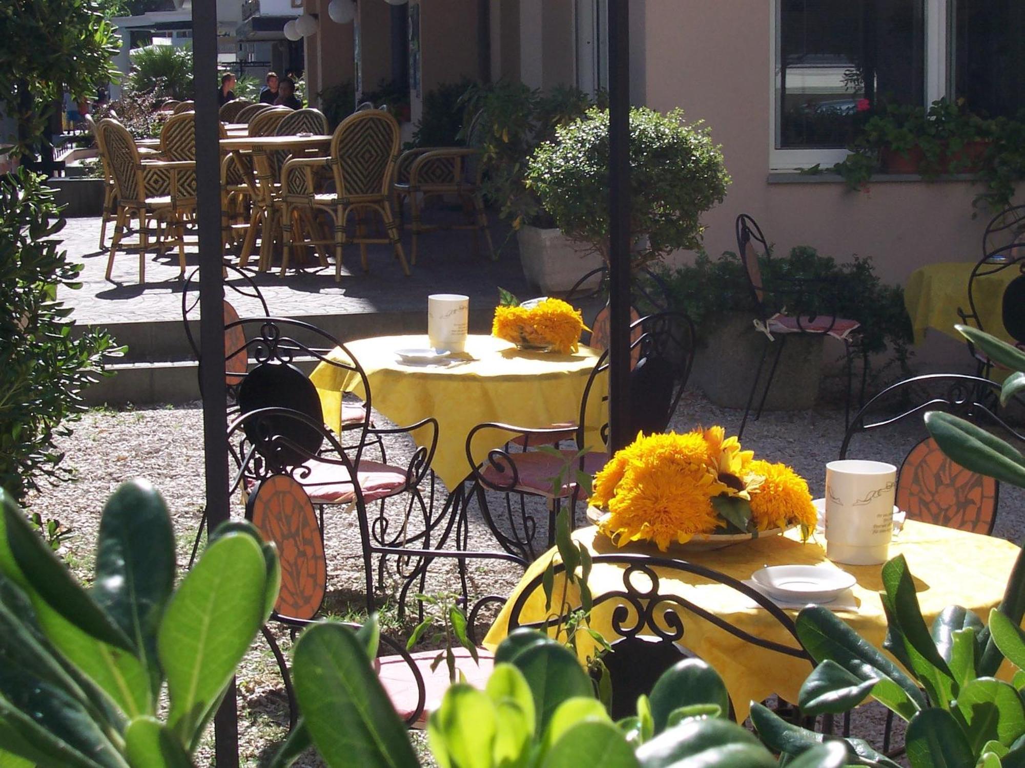 Hotel Des Bains Cattolica Bagian luar foto