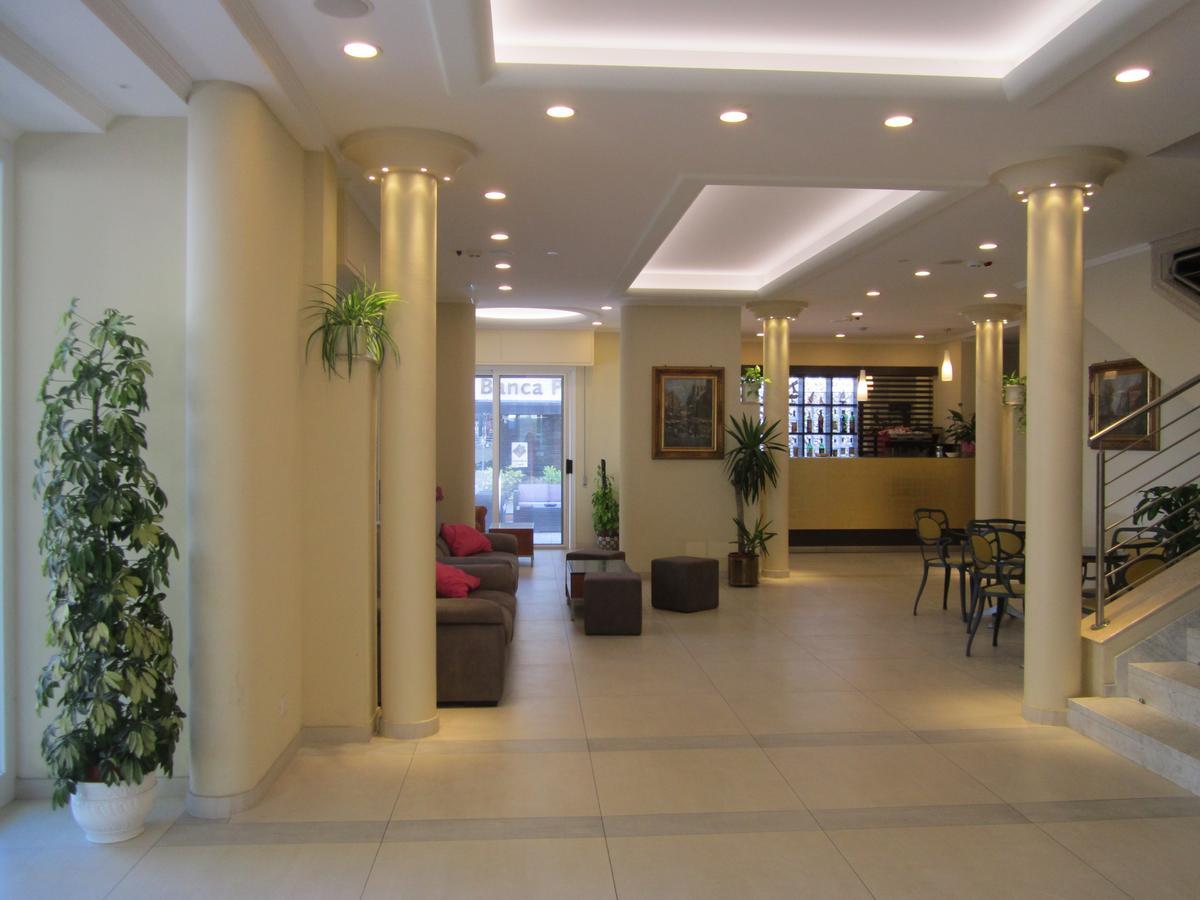 Hotel Des Bains Cattolica Bagian luar foto