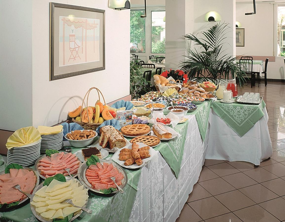 Hotel Des Bains Cattolica Bagian luar foto