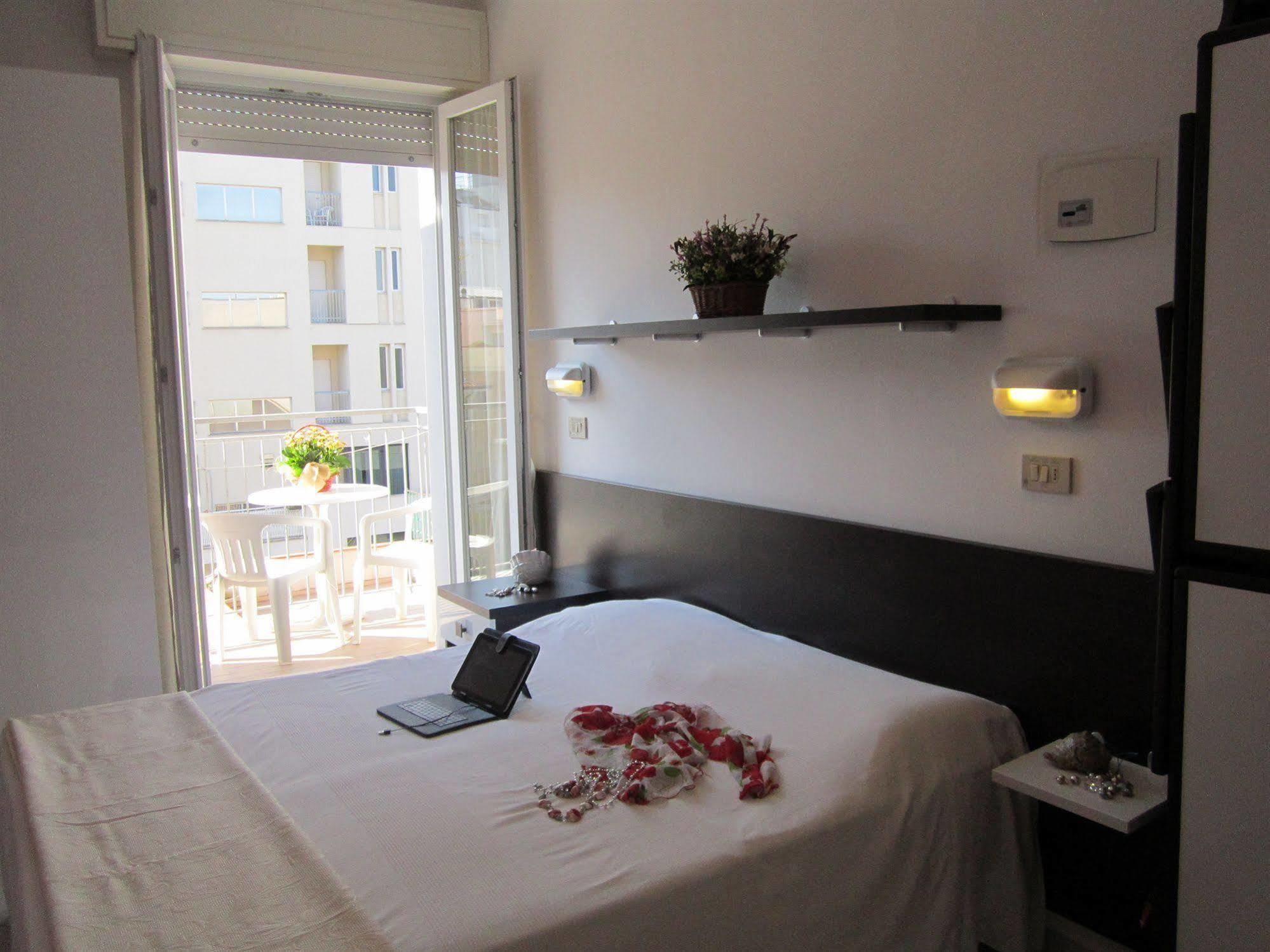 Hotel Des Bains Cattolica Bagian luar foto
